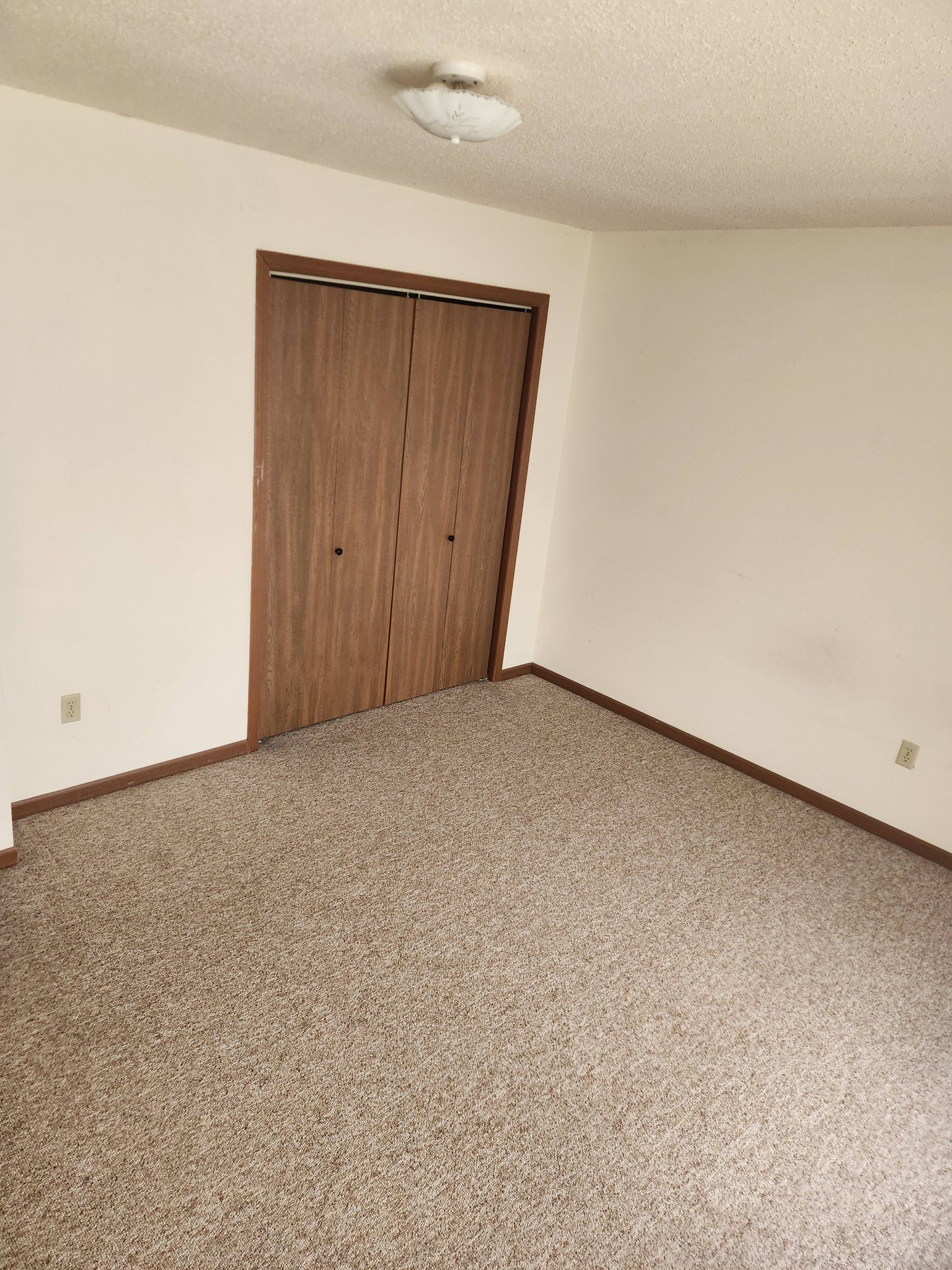 827 Foxrun Clinton Mo 8.jpg